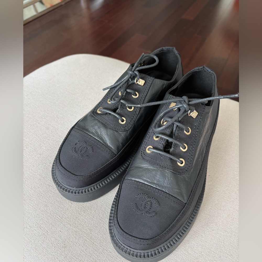 Chanel Loafers 21B Black CC Lace Up Oxford Platform Shoes EUR 40 US 9 - Picture 3 of 16